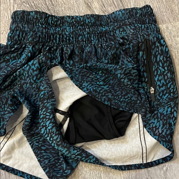 Lululemon shorts - Picture 3 of 3